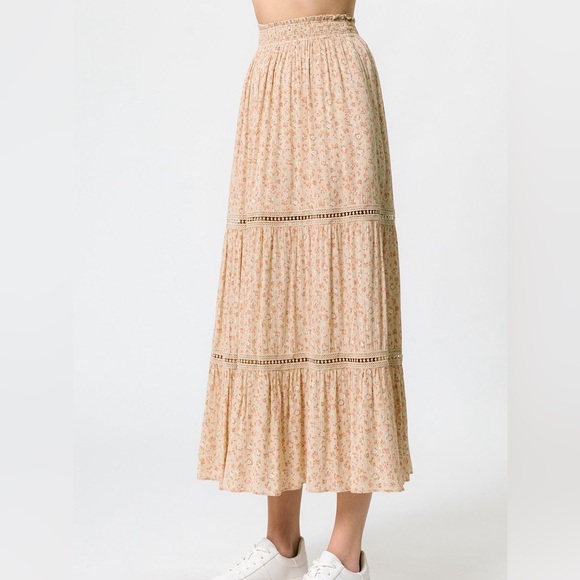 Beautiful flower gauze tiered skirt in Taupe color - Picture 3 of 4